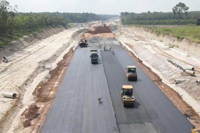 Cao tốc TP.HCM - Chơn Thành tăng tốc thi công, phấn đấu hoàn thành GPMB trong tháng 11