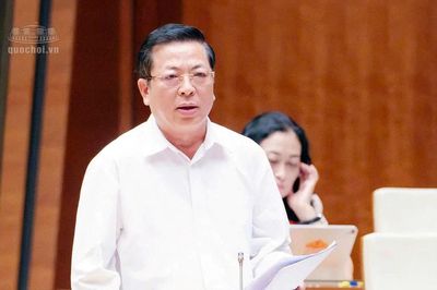 Bộ trưởng Bộ Xây dựng làm rõ một số vấn đề đại biểu quan tâm về đầu tư hạ tầng giao thông