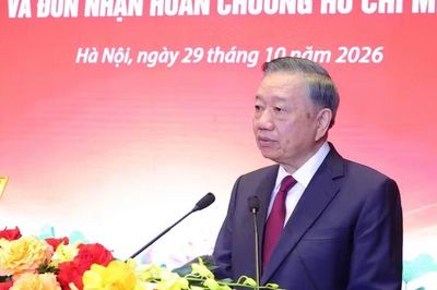 Góc nhìn văn hoá: Phát triển công tác lý luận, nâng cao năng lực lãnh đạo của Đảng
