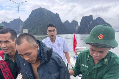 BĐBP Quảng Ninh phối hợp cứu nạn thuyền viên tàu cá bị đâm chìm