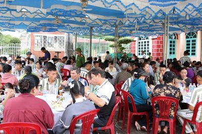 Tình thân kết nối thắp sáng ước mơ hoàn lương
