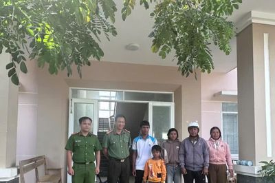 Bé trai 7 tuổi đi lạc gần 30km được Công an xã hỗ trợ kịp thời