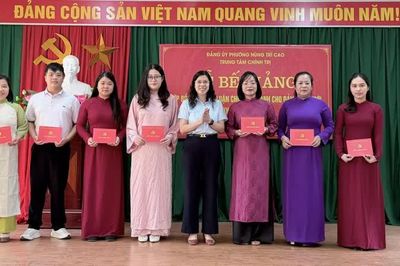 28 học viên hoàn thành lớp bồi dưỡng lý luận chính trị dành cho đảng viên mới