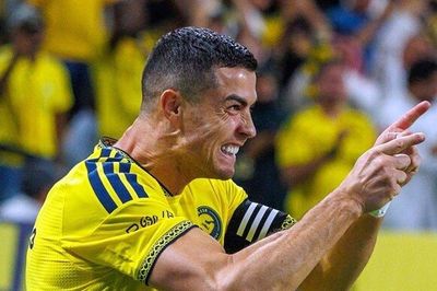 Ronaldo lập hat-trick đỉnh cao: Tiến gần cột mốc 1.000 bàn thắng nhưng vẫn gây ý kiến trái chiều