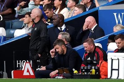 Chelsea 2-0 Man United: Thời gian cạn rồi, Carrick!