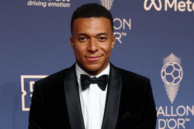 Mbappe hụt Quả bóng vàng trong gang tấc