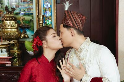 Chú rể Nepal mang 8 mâm lễ vật đến TP.HCM hỏi cưới bạn thân 10 năm