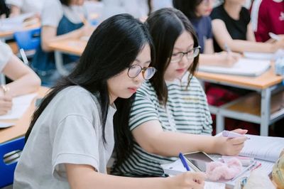 Bộ GD - ĐT yêu cầu các trường đại học thu học phí theo tháng, chỉ thu gộp khi sinh viên tự nguyện