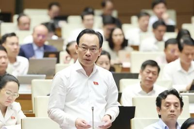 Bộ trưởng Bộ GD-ĐT Hoàng Minh Sơn: Ưu tiên đảm bảo đủ trường, đủ lớp, đủ giáo viên