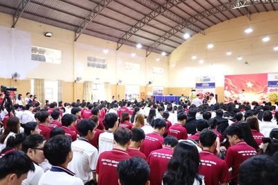 Rộn ràng Ngày hội việc làm và kết nối doanh nghiệp với sinh viên Cà Mau
