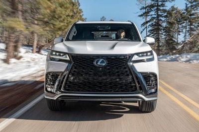 Lexus LX ra mắt phiên bản F Sport mới, thêm tùy chọn động cơ xăng và hybrid