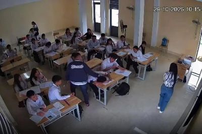 Nam sinh lớp 10 ở Hà Tĩnh bị bạn đánh thủng màng nhĩ ngay trong lớp học