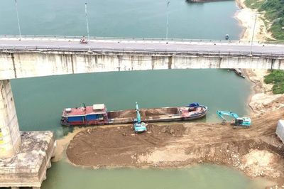 Sửa cầu sông Lô chậm tiến độ, nhà thầu không chấp hành chỉ đạo của tỉnh Phú Thọ
