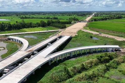 Thông xe cao tốc phải chạy thật, không phải để lấy ngày, rồi 'đóng cửa' thi công tiếp