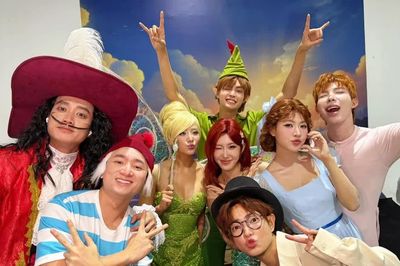 Mùa Halloween, giới trẻ mê hóa trang, check-in bí ngô khổng lồ
