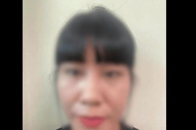 Khởi tố người phụ nữ ném mắm tôm vào người khác