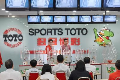 Hơn 30 năm mua vé số, nhà thầu Malaysia trúng Jackpot tương đương 64 tỷ