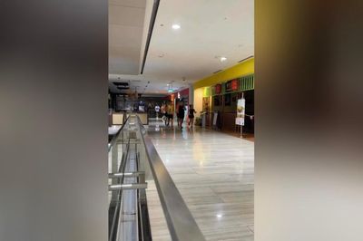 Không khí ô nhiễm, người dân Singapore, Malaysia vào khu mua sắm để chạy bộ