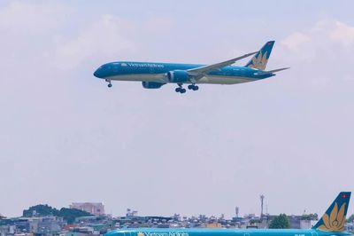 Vietnam Airlines báo lãi gần 4.200 tỷ đồng dù giá nhiên liệu 'neo cao'
