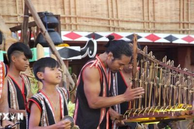 Hân hoan Lễ mừng nhà rông mới dưới chân núi lửa Chư Đang Ya