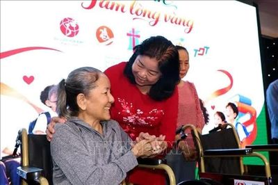 Trao học bổng, xe đạp và hỗ trợ sinh kế cho người khuyết tật, trẻ mồ côi