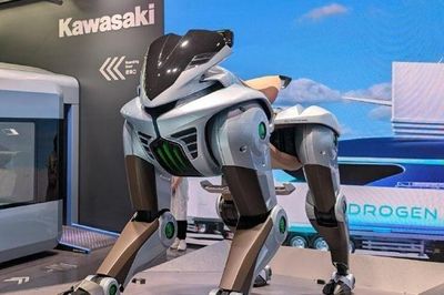 Kawasaki khiến cả thế giới bất ngờ với robot 4 chân chạy bằng hydro, cưỡi như ngựa