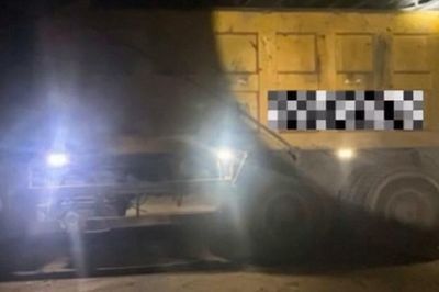 Cứ nghĩ lắp thêm đèn là bình thường, tài xế xe tải bị xử phạt