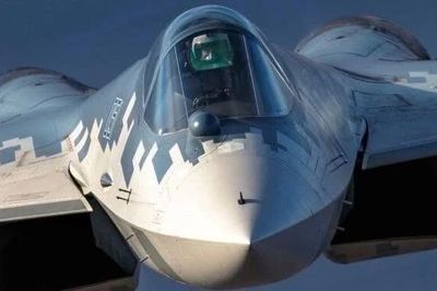 Tiêm kích Su-57 được thiết kế thế nào để vừa né radar, vừa tung đòn chính xác?