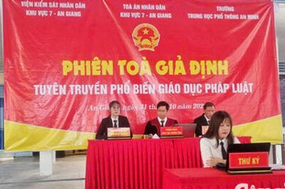 Phiên tòa giả định tuyên truyền về an toàn giao thông