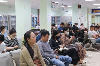 Sôi động thị trường lao động cuối năm