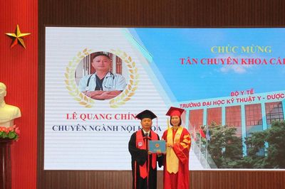 Trường Đại học Kỹ thuật Y - Dược Đà Nẵng trao bằng tốt nghiệp Chuyên khoa cấp I cho 175 học viên