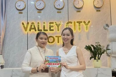 Phường Pleiku: Hơn 100 cơ sở kinh doanh công khai đường dây nóng hỗ trợ khách du lịch