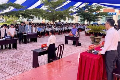 Hơn 1.100 học sinh Trường THPT Nguyễn Trãi tham gia phiên tòa giả định về “Gây rối trật tự công cộng”