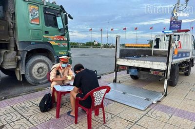 Xử phạt chủ xe tải không đăng ký kinh doanh vận tải vẫn chở hàng hóa có thu tiền