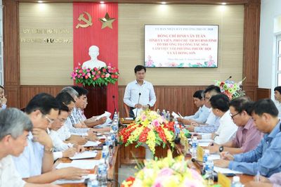 Phó Chủ tịch UBND tỉnh Lâm Đồng Đinh Văn Tuấn làm việc với Phước Hội và Hồng Sơn