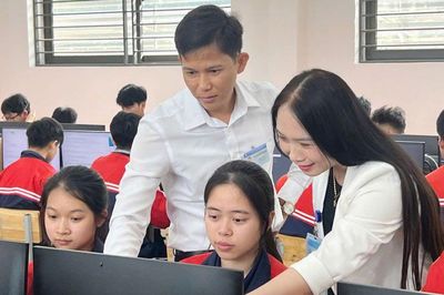 Người 'truyền lửa' ở mái trường trong vùng chè Vô Tranh