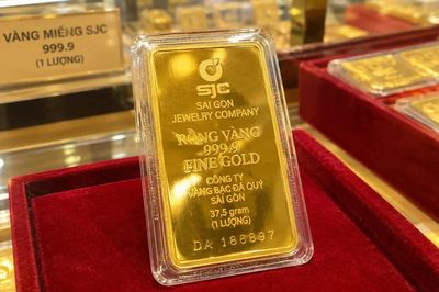 Giá vàng tiếp đà giảm mạnh, vàng nhẫn giảm 2,5 triệu đồng/lượng