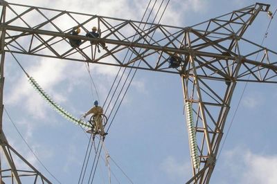 Xem xét giảm giá điện để hỗ trợ doanh nghiệp