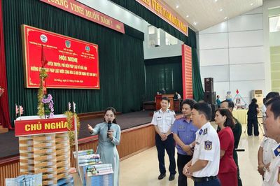 Bộ Tư lệnh Vùng cảnh sát biển 2 tuyên truyền pháp luật về biển, đảo cho sinh viên Trường Đại học Quảng Nam