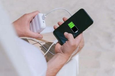 Có nên sạc điện thoại khi pin còn 30%?