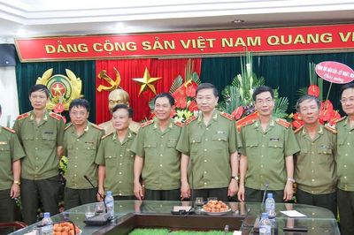 Tám mươi năm một niềm tin