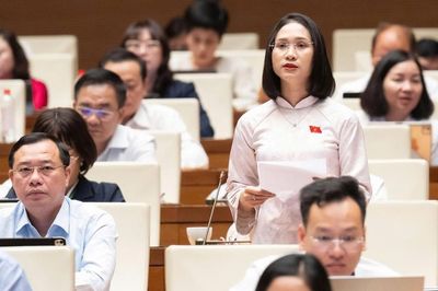 Cần có chính sách đãi ngộ thực chất cho giáo viên
