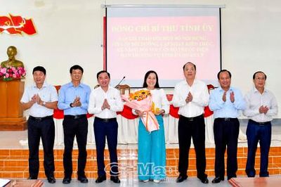 Bí thư Tỉnh uỷ Nguyễn Hồ Hải gặp gỡ, trao đổi với cán bộ lãnh đạo, quản lý