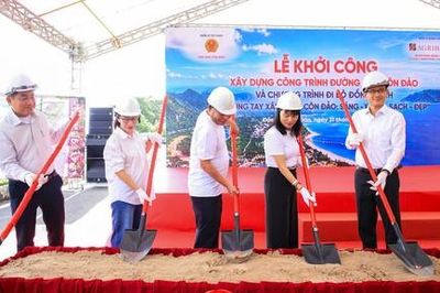 Khởi công công trình 'Đường hoa Côn Đảo – Ươm mầm tương lai xanh'