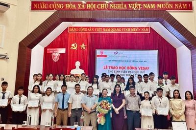 Tp Huế: Hội LHPN xã Đan Điền kết nối học bổng, tiếp sức sinh viên vượt khó