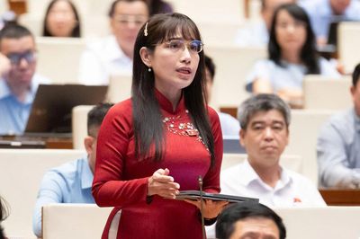 ĐBQH: Vì sao đĩa cơm, chai nước trong trường học lại đắt hơn bên ngoài?