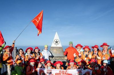 Từ hành trình chinh phục Fansipan đến bài học vượt qua 'ngọn núi' cuộc đời