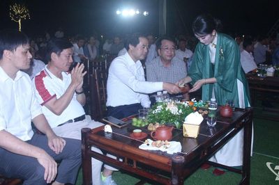 'Thưởng trà trong mây' tại Sân golf Tân Thái