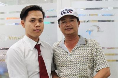 Tài xế taxi trả hơn 250 triệu đồng cho khách để quên