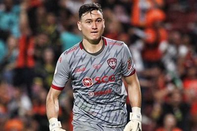 Văn Lâm tiếp tục tỏa sáng, Muangthong United giành chiến thắng kịch tính